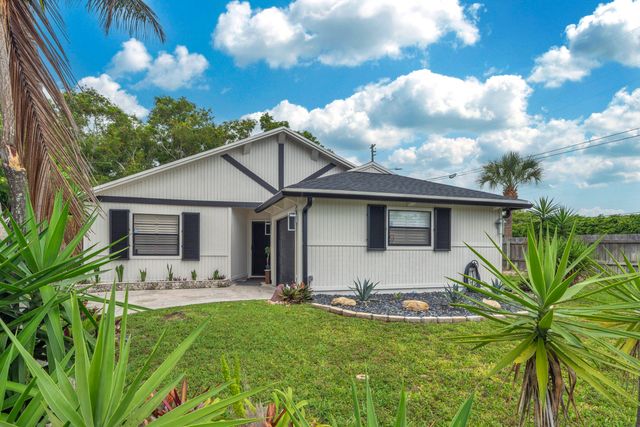 6062 Bania Wood Circle, Atlantis, FL 33462