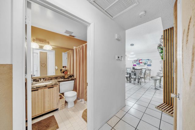 6062 Bania Wood Circle, Atlantis, FL 33462