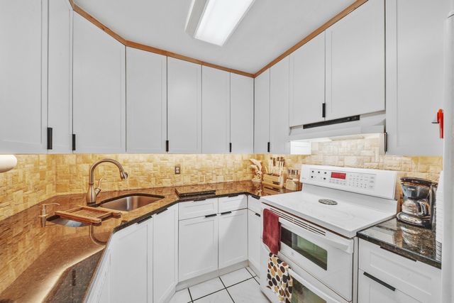 6062 Bania Wood Circle, Atlantis, FL 33462