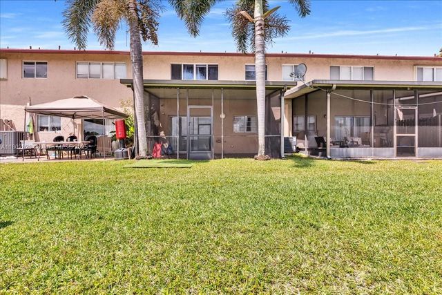 9765 NW 37th St, Sunrise, FL 33351