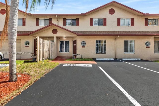 9765 NW 37th St, Sunrise, FL 33351