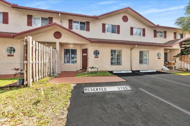 9765 NW 37th St, Sunrise, FL 33351