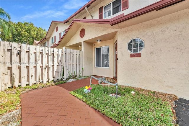 9765 NW 37th St, Sunrise, FL 33351