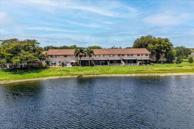9765 NW 37th St, Sunrise, FL 33351