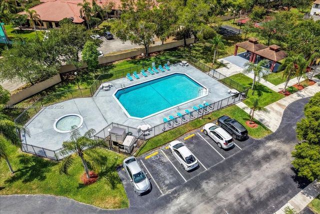 9765 NW 37th St, Sunrise, FL 33351