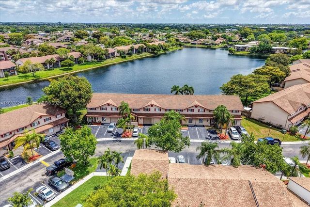 9765 NW 37th St, Sunrise, FL 33351