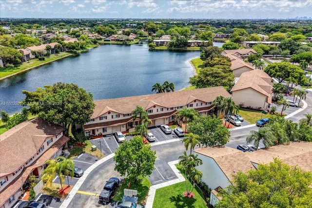 9765 NW 37th St, Sunrise, FL 33351