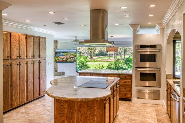 1 Balfour Road E, Palm Beach Gardens, FL 33418