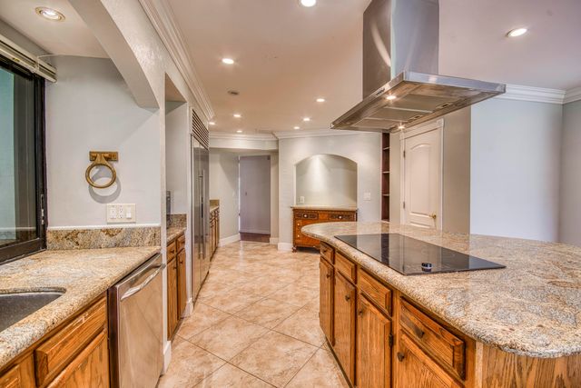 1 Balfour Road E, Palm Beach Gardens, FL 33418