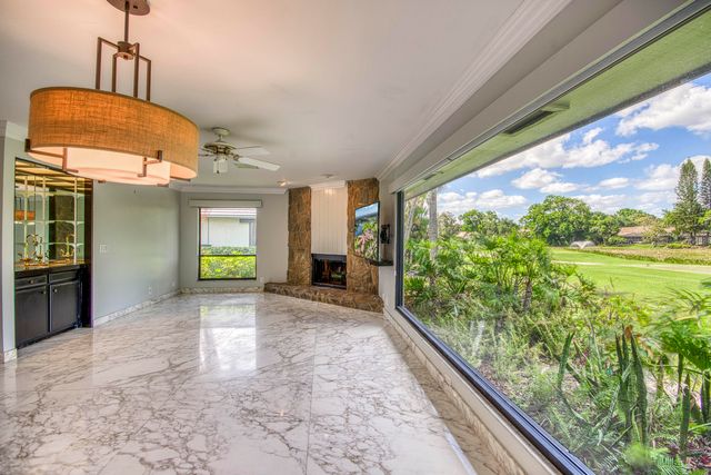 1 Balfour Road E, Palm Beach Gardens, FL 33418