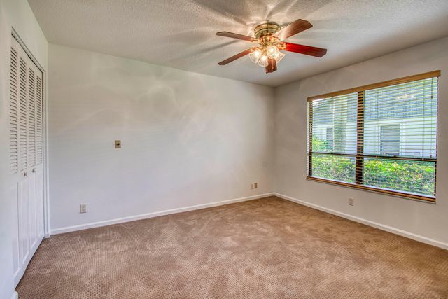 1 Balfour Road E, Palm Beach Gardens, FL 33418