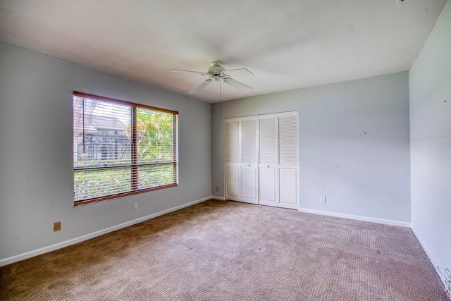 1 Balfour Road E, Palm Beach Gardens, FL 33418