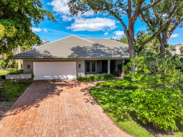 1 Balfour Road E, Palm Beach Gardens, FL 33418