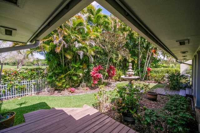 1 Balfour Road E, Palm Beach Gardens, FL 33418