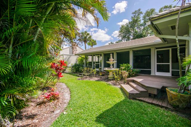 1 Balfour Road E, Palm Beach Gardens, FL 33418