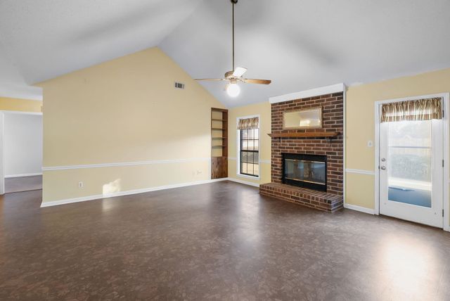 6465 EASTBRIER DR, Bartlett, TN 38135