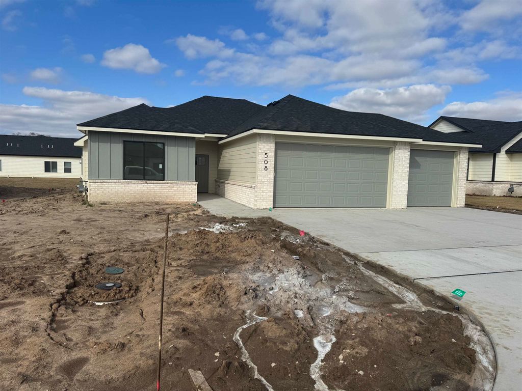 508 E Elmwood St, Park City, KS 67147