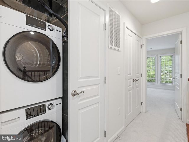 3153 BLUE BARN WAY, Fairfax, VA 22031