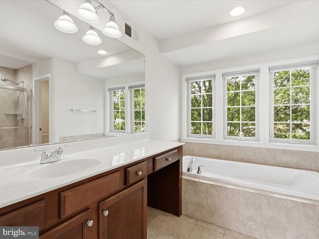 3153 BLUE BARN WAY, Fairfax, VA 22031