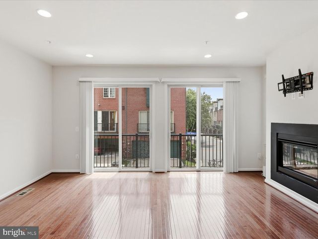 3153 BLUE BARN WAY, Fairfax, VA 22031