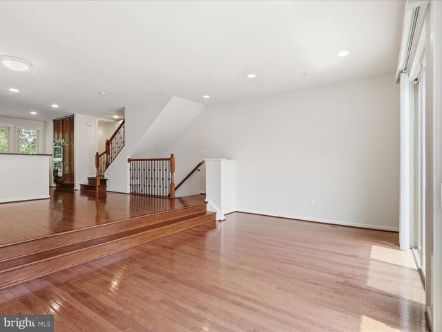 3153 BLUE BARN WAY, Fairfax, VA 22031