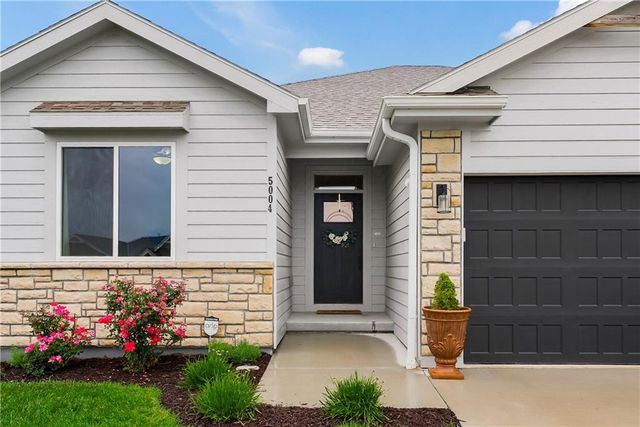5004 Cedar Grove Way, Lawrence, KS 66049