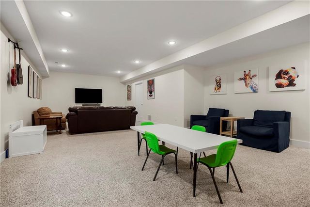 5004 Cedar Grove Way, Lawrence, KS 66049