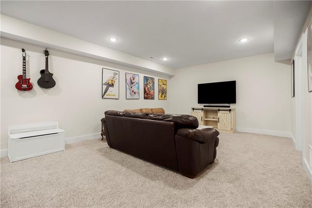 5004 Cedar Grove Way, Lawrence, KS 66049