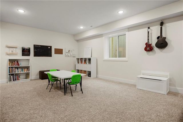 5004 Cedar Grove Way, Lawrence, KS 66049