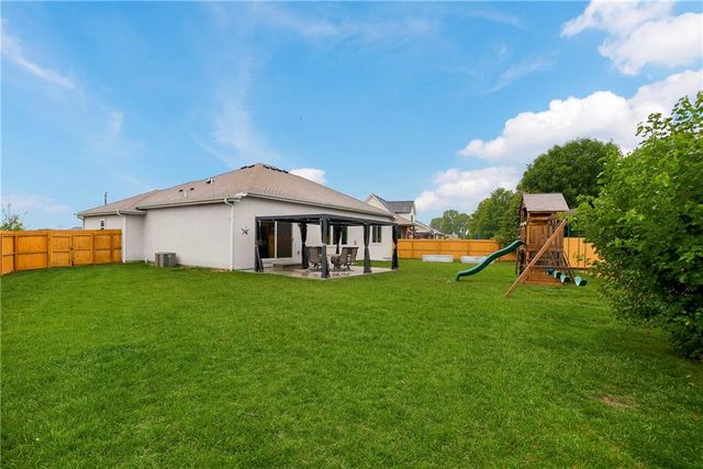 5004 Cedar Grove Way, Lawrence, KS 66049