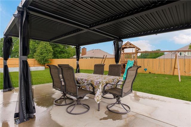 5004 Cedar Grove Way, Lawrence, KS 66049