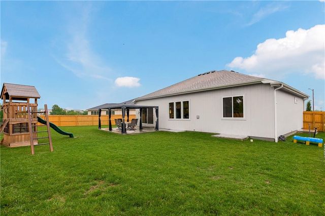 5004 Cedar Grove Way, Lawrence, KS 66049