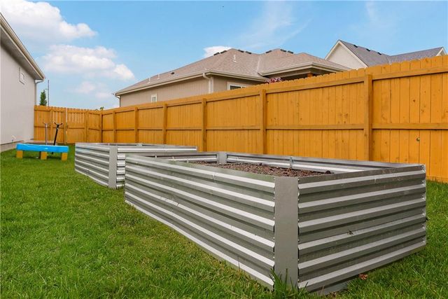 5004 Cedar Grove Way, Lawrence, KS 66049
