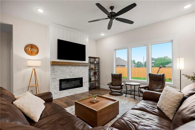 5004 Cedar Grove Way, Lawrence, KS 66049