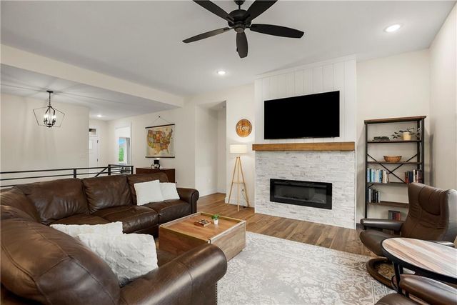 5004 Cedar Grove Way, Lawrence, KS 66049
