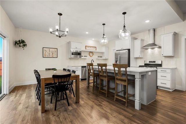 5004 Cedar Grove Way, Lawrence, KS 66049