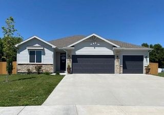 5004 Cedar Grove Way, Lawrence, KS 66049