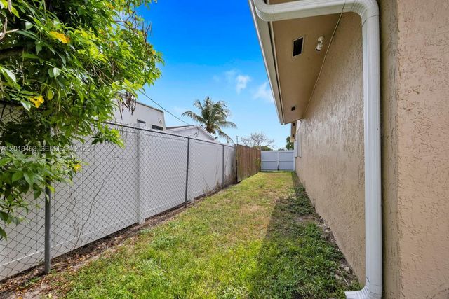 15725 SW 102nd Place, Miami, FL 33157