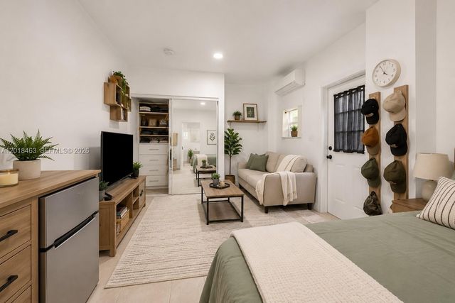 15725 SW 102nd Place, Miami, FL 33157