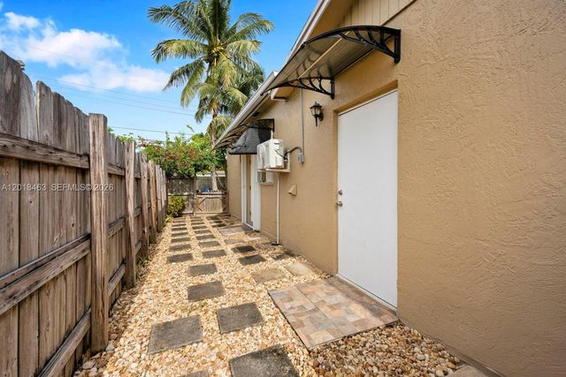 15725 SW 102nd Place, Miami, FL 33157