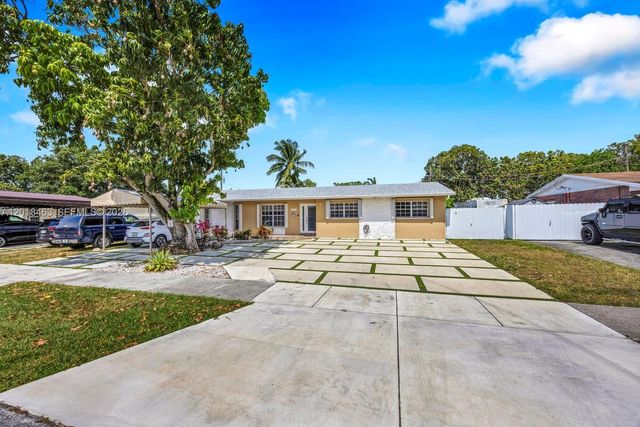 15725 SW 102nd Place, Miami, FL 33157