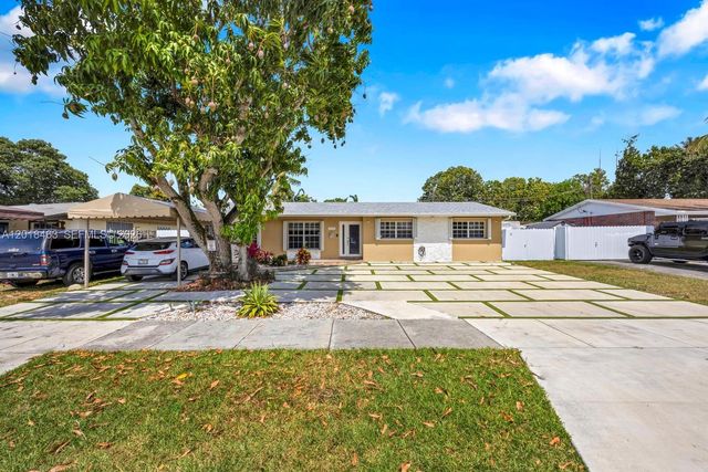 15725 SW 102nd Place, Miami, FL 33157