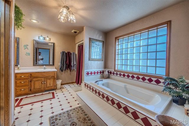 25670 Open Ridge Lane, Lebanon, MO 65536