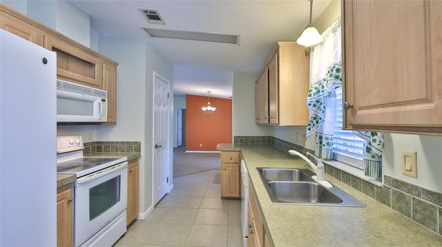 415 SIOUX BOULEVARD, Oak Hill, FL 32759