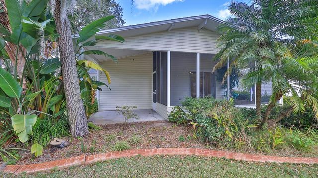 415 SIOUX BOULEVARD, Oak Hill, FL 32759