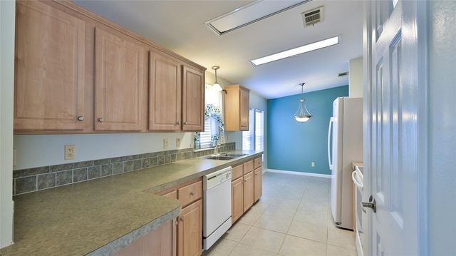 415 SIOUX BOULEVARD, Oak Hill, FL 32759