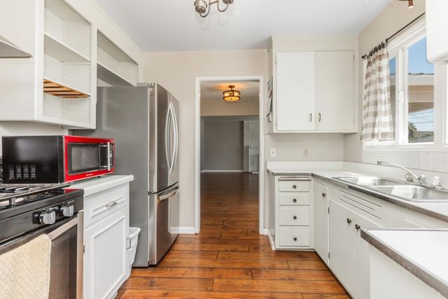 21259 Hobert St, Castro Valley, CA 94546