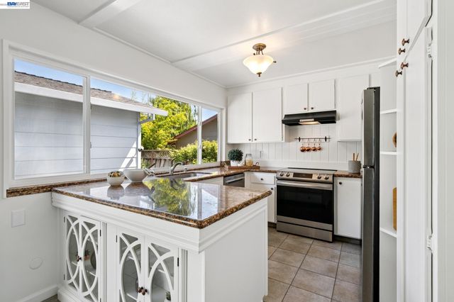 7747 Desertwood Ln, Pleasanton, CA 94588