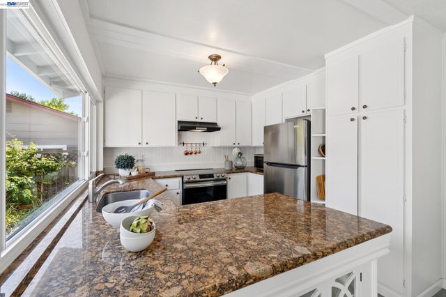 7747 Desertwood Ln, Pleasanton, CA 94588