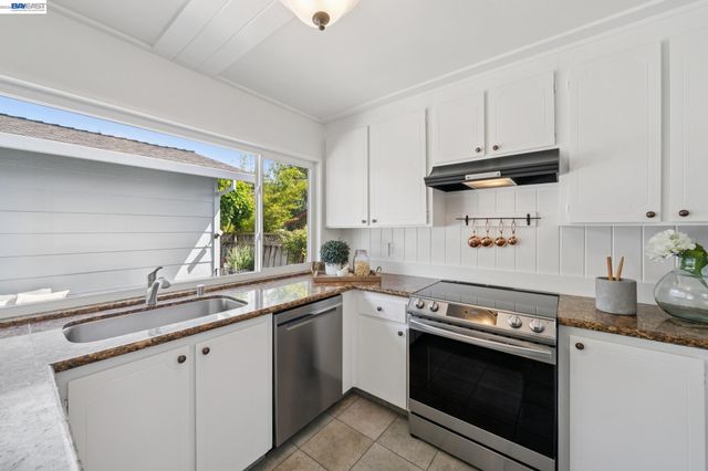 7747 Desertwood Ln, Pleasanton, CA 94588